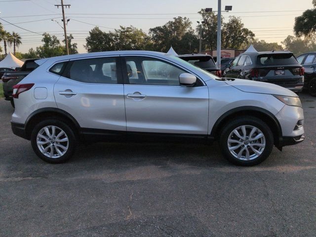 Used 2021 Silver Nissan S image 4