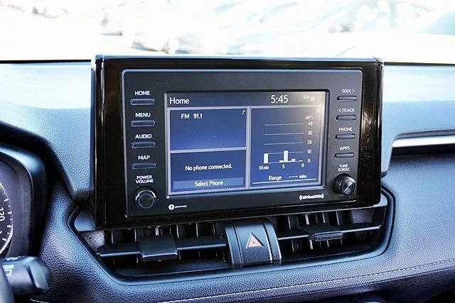 Used 2022 Silver Toyota XLE image 24