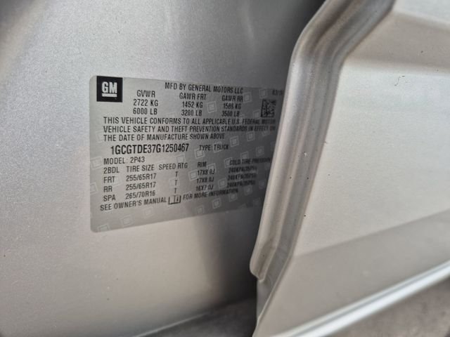 Used 2016 Silver Chevrolet Z71 image 29