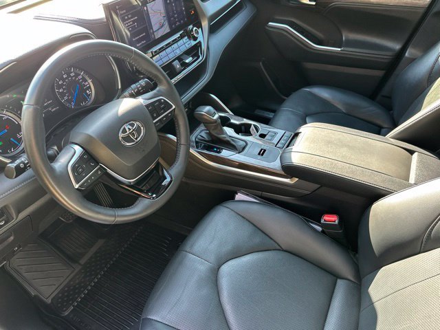 Used 2021 Blizzard Pearl Toyota Limited image 12