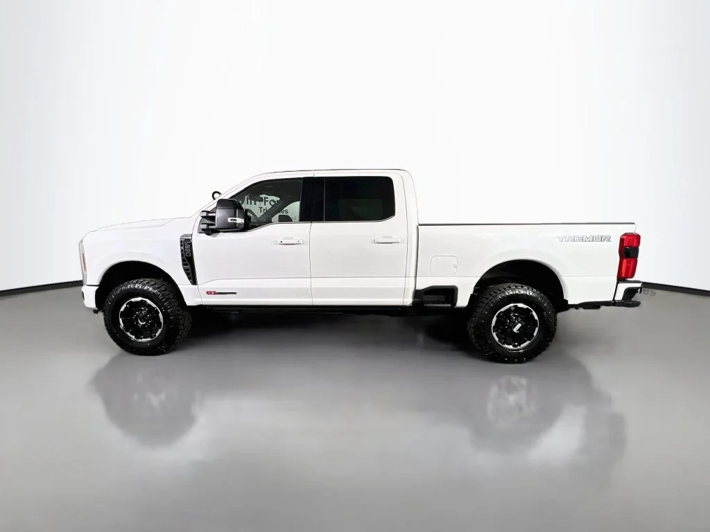 New 2027 Star White Metallic Tri-Coat Ford Platinum image 6