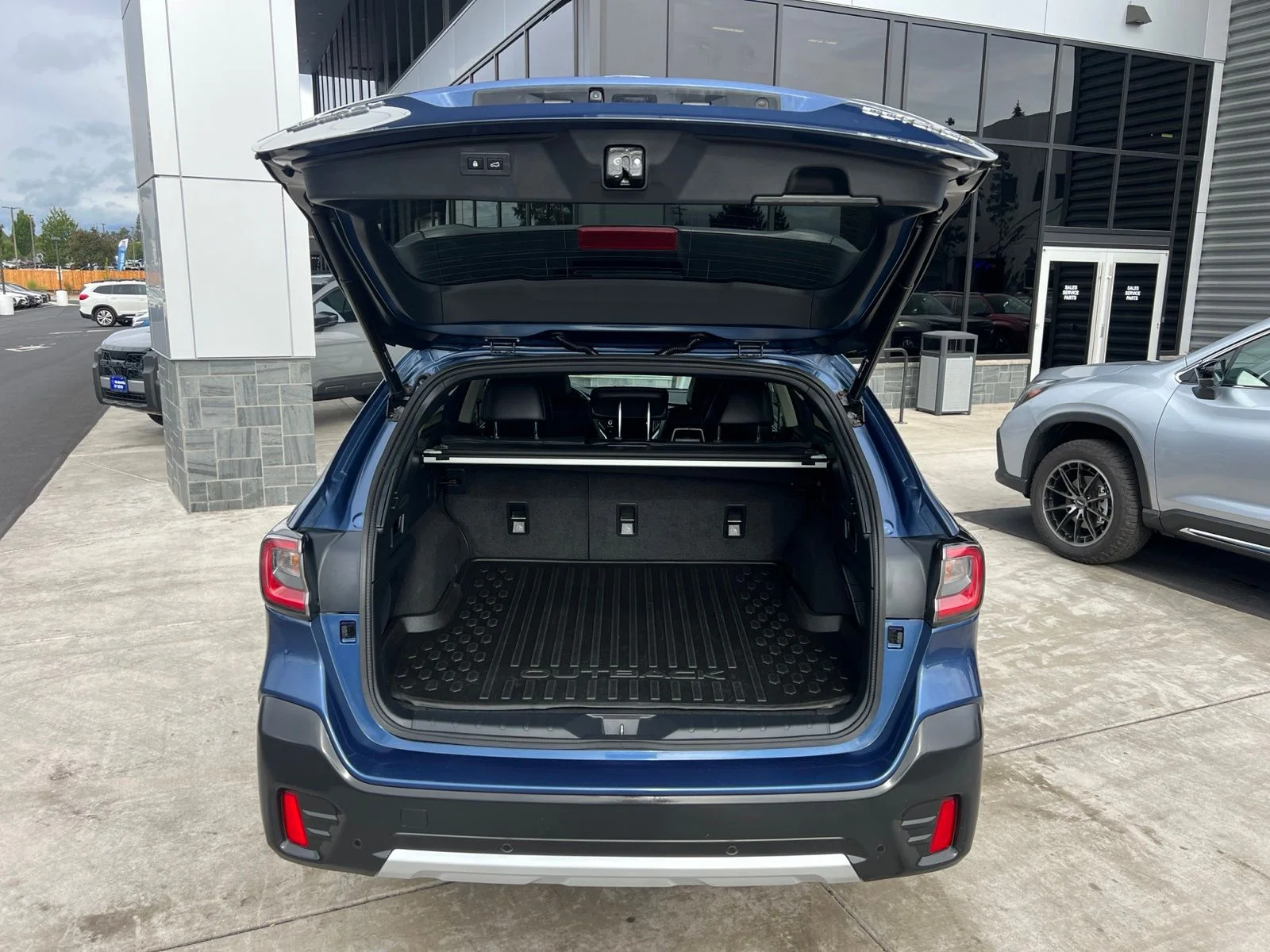 Used 2020 Abyss Blue Pearl Subaru Limited image 10