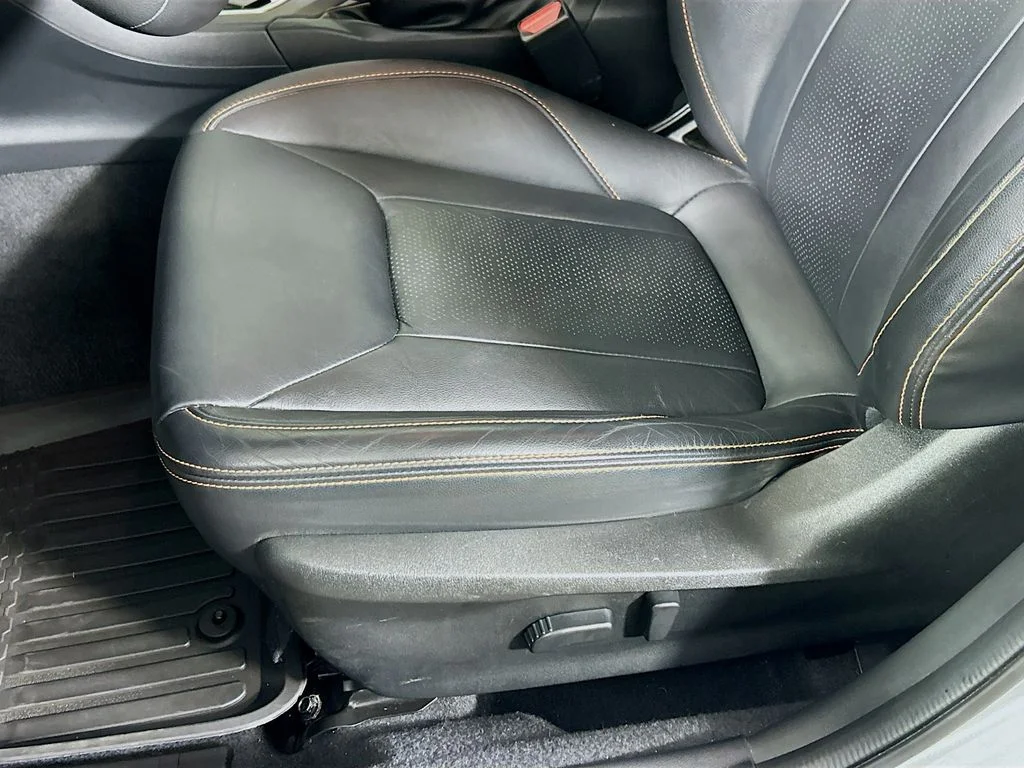Used 2019 Ice Silver Metallic Subaru Limited image 18
