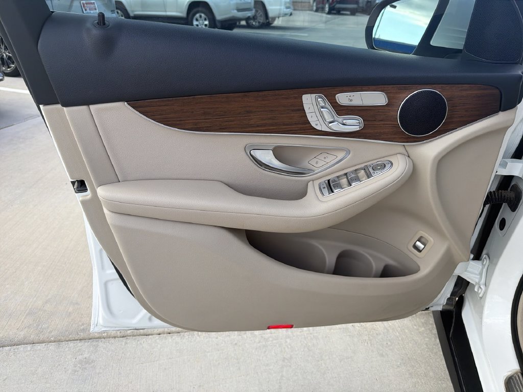 2022 Mercedes-Benz GLC GLC300 - Photo 9