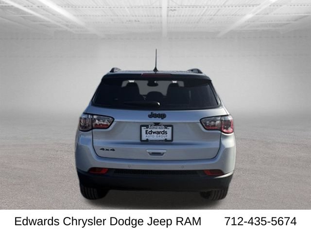 New 2026 Silver Zynith Metallic Clear-Coat Exterior Paint Jeep Latitude image 8