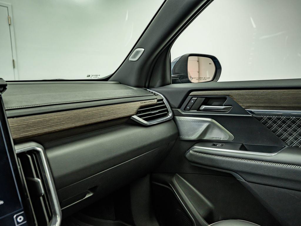 2024 GMC Acadia Denali - Photo 29