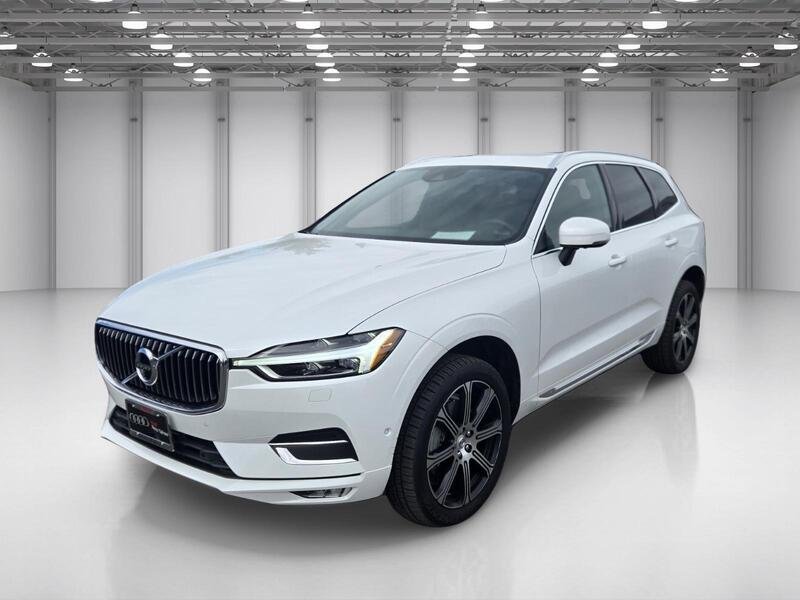 Used 2019 White Volvo T6 Inscription image 1