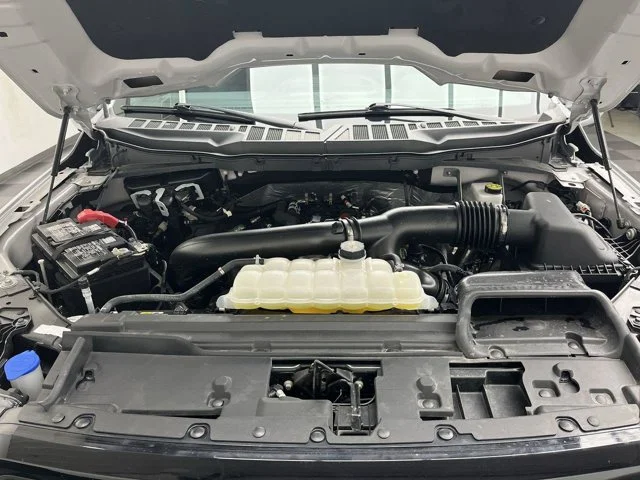 Used 2025 Silver Ford LARIAT image 29