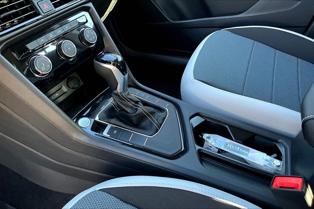 New 2027 Gray Volkswagen 1.5T S image 17