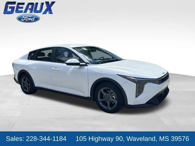 Certified Used 2025 Snow White Pearl Kia LXS image 1