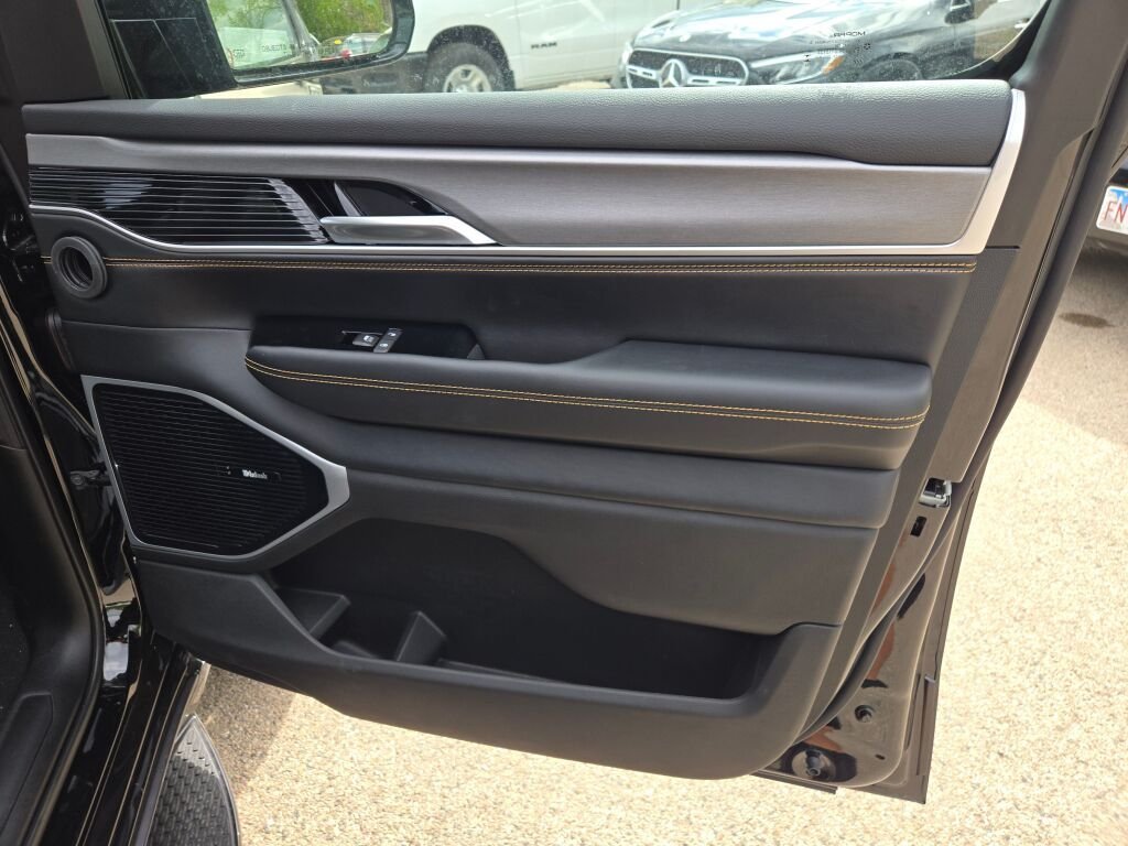 New 2026 High Gloss Black Exterior Paint Jeep  image 7
