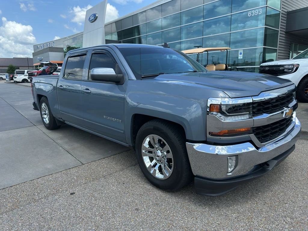 Used 2016 Slate Gray Metallic Chevrolet LT image 3
