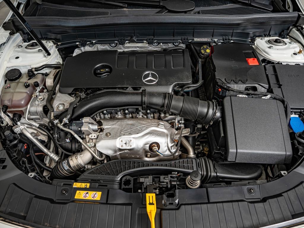 Used 2023 Polar White Mercedes-Benz GLB 250 image 41