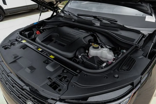 New 2026 Black Land Rover SE image 63
