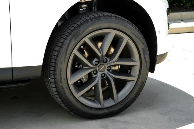 New 2026 Fuji White Land Rover SE image 62