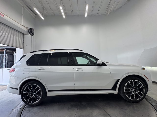 Used 2023 Mineral White Metallic BMW xDrive40i image 15