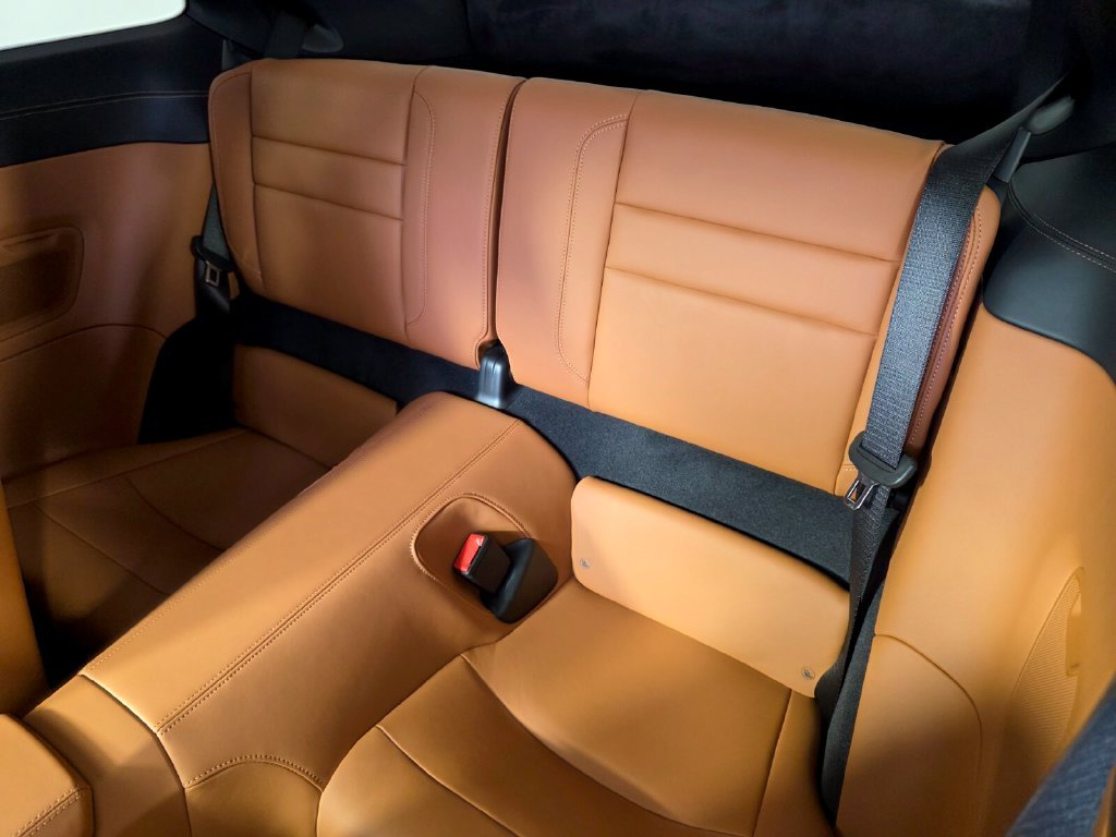 Used 2025  Porsche  image 13