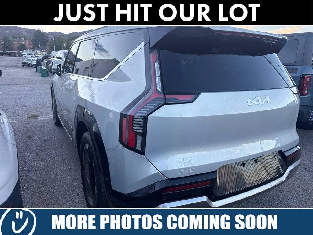 Used 2024 Ivory Silver Kia Land image 17