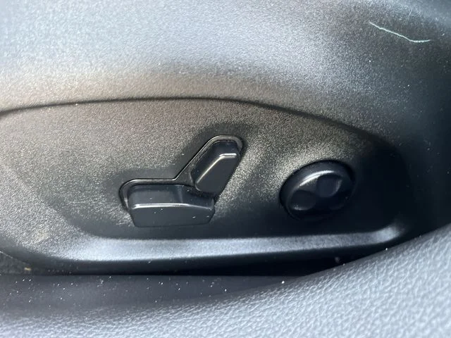 Used 2019 Silver Jeep Limited image 16
