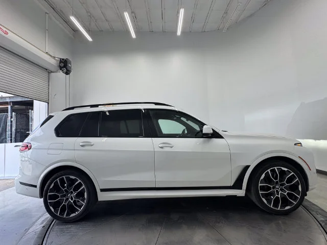 Used 2023 Mineral White Metallic BMW xDrive40i image 15