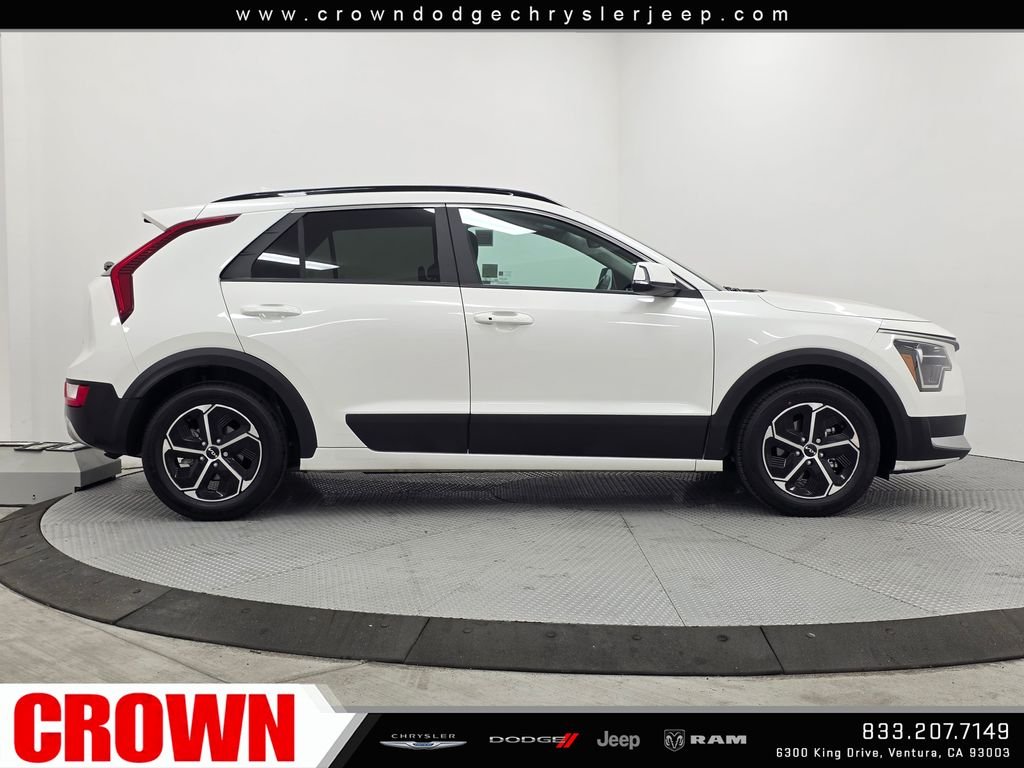 Used 2023 White Kia EX image 8