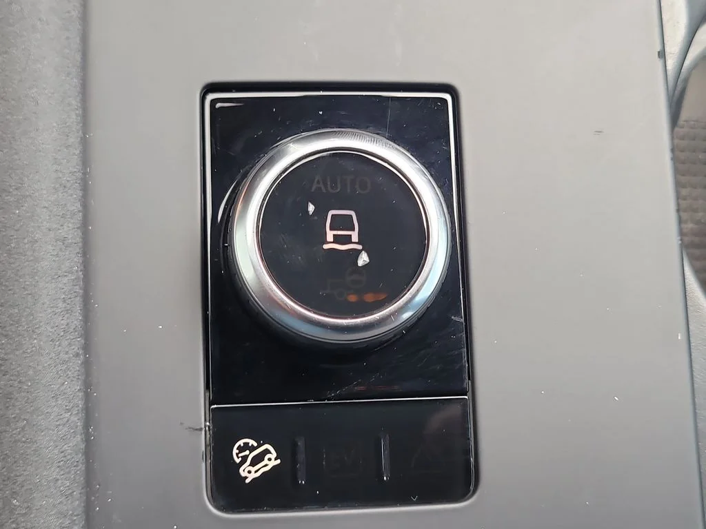 Used 2023 Gray Land Rover S R-Dynamic image 29