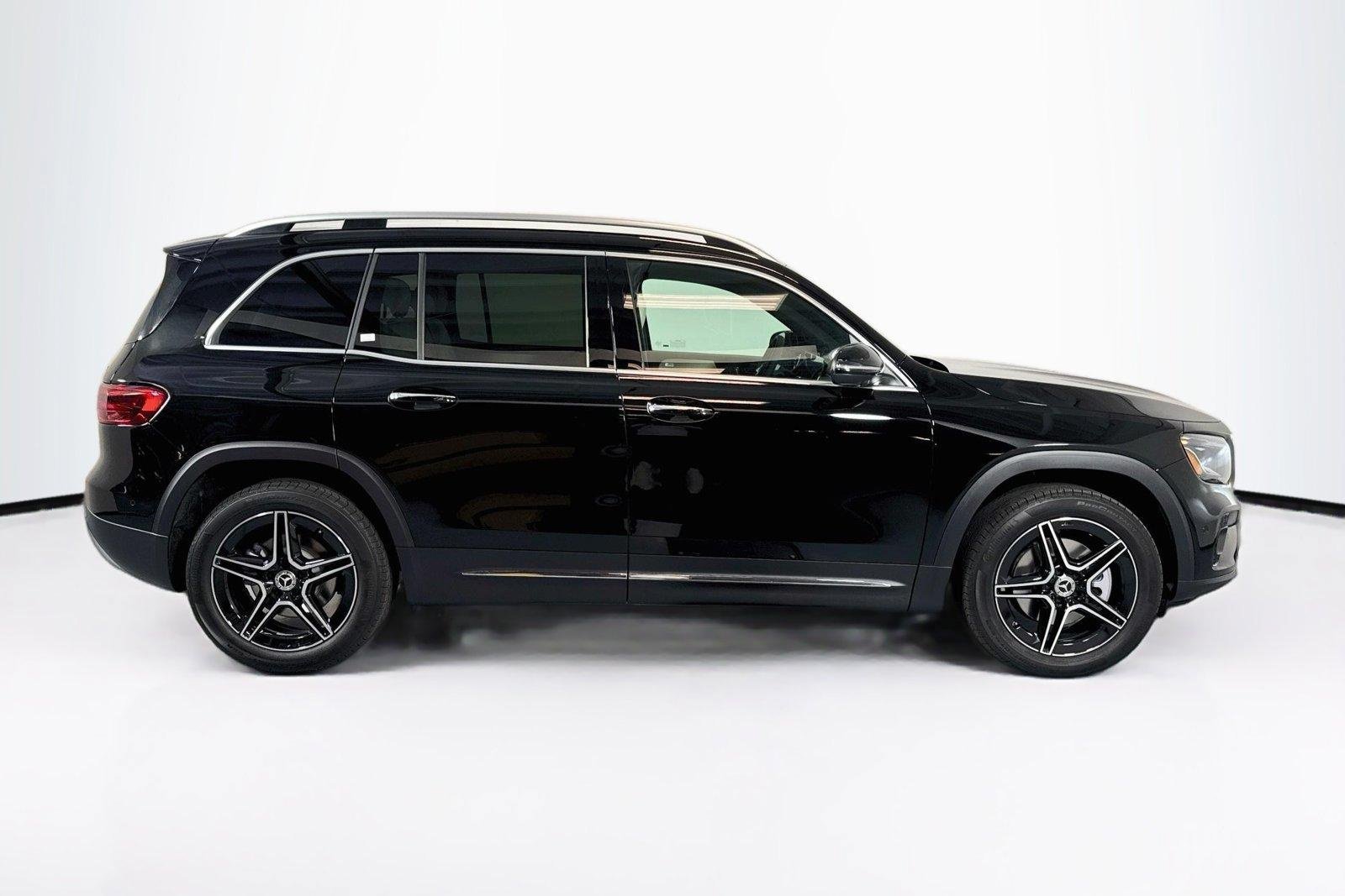 New 2026 Night Black Mercedes-Benz GLB 250 image 4