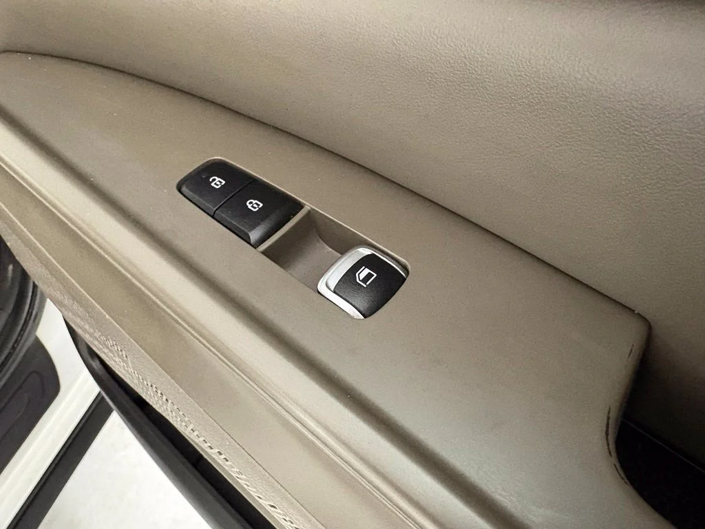 Used 2025 White Kia LXS image 13