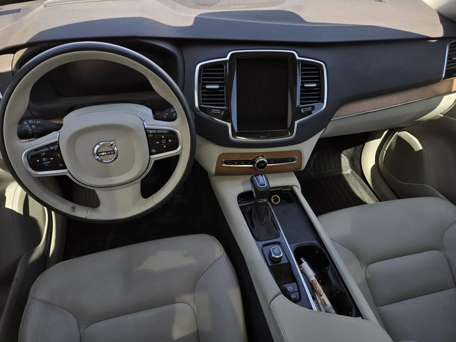 Used 2022 Crystal White Metallic Volvo Momentum image 34