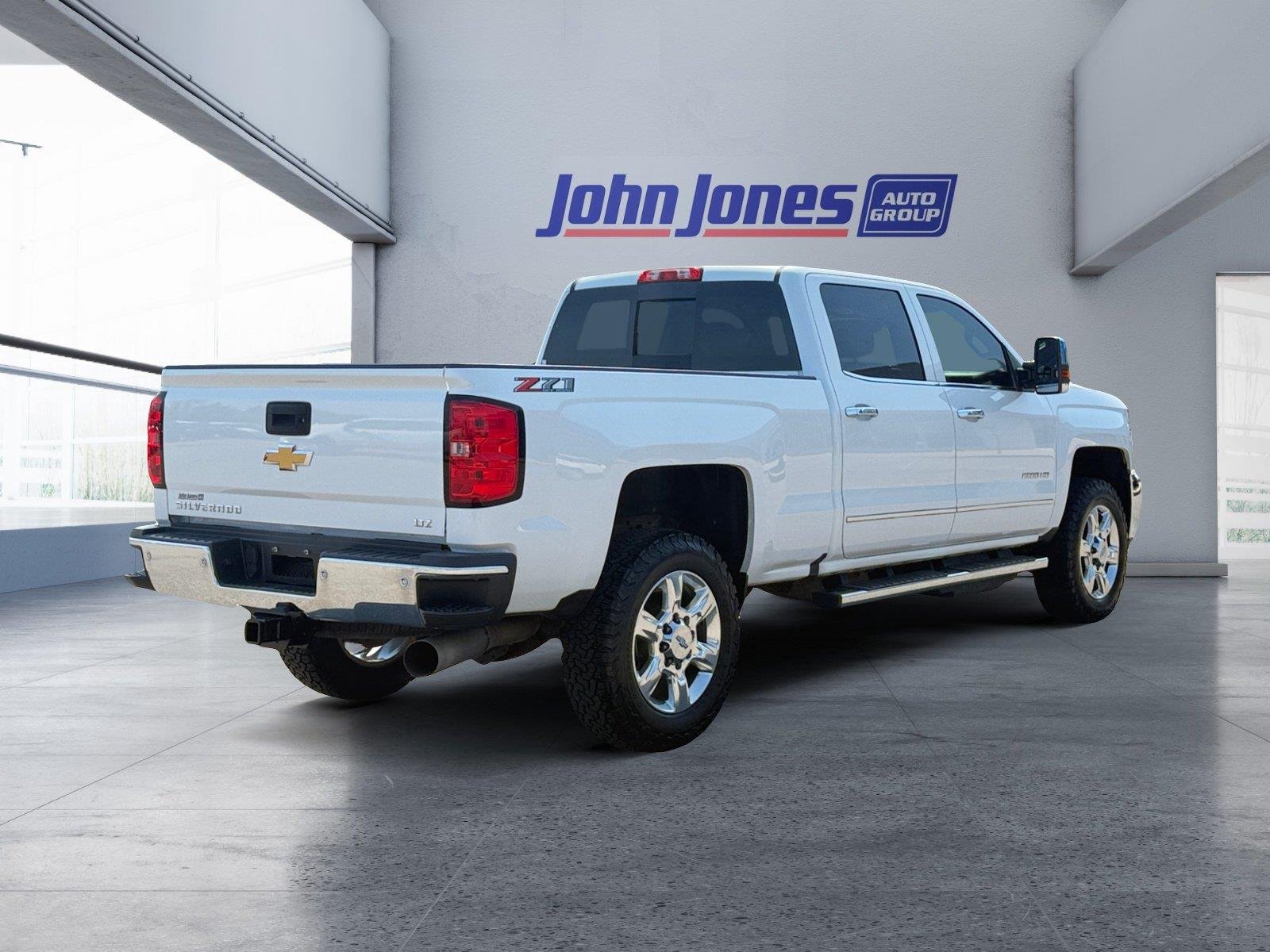 Used 2019 Iridescent Pearl Tricoat Chevrolet LTZ image 8