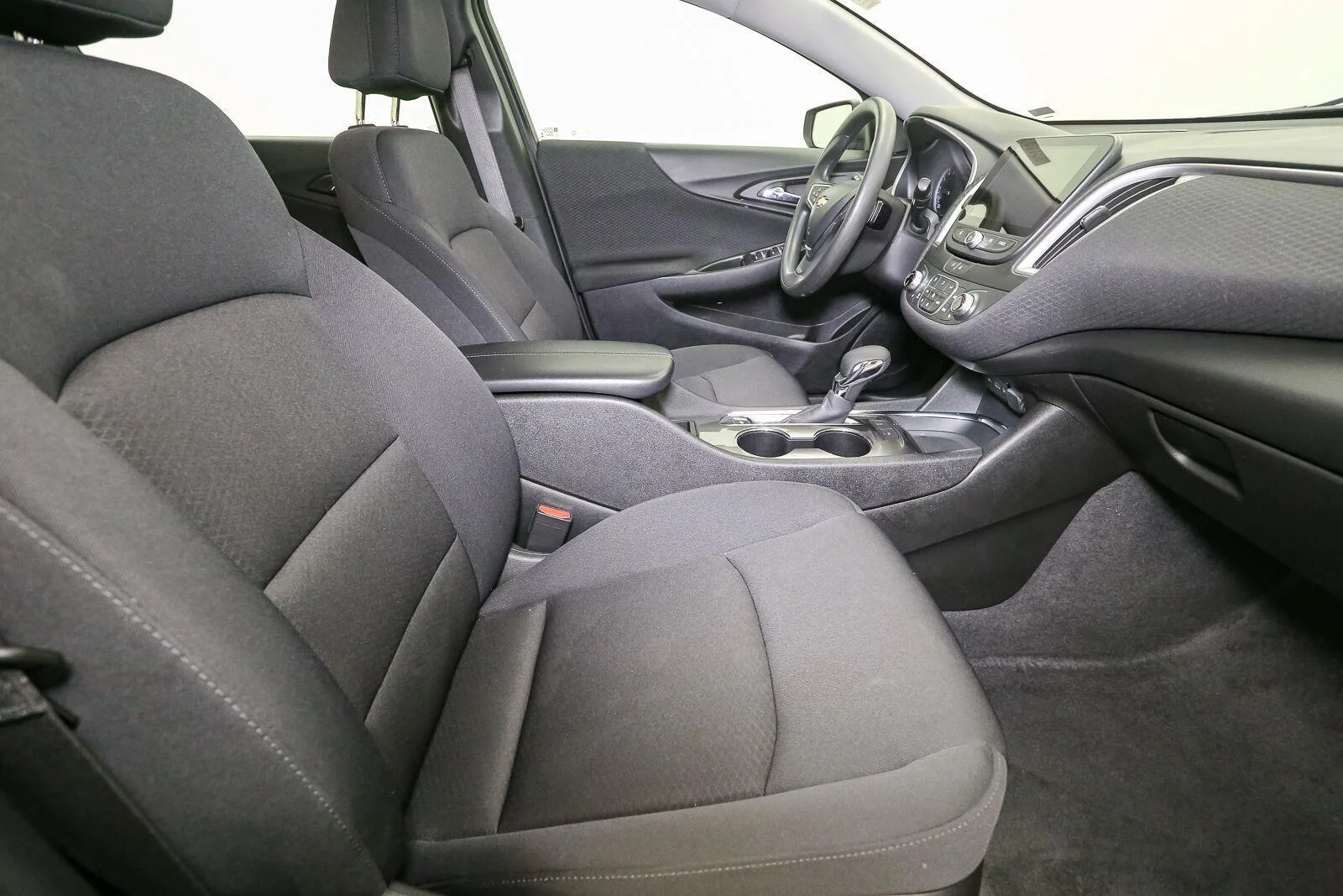 Used 2025 Mineral Gray Metallic Chevrolet LT image 17