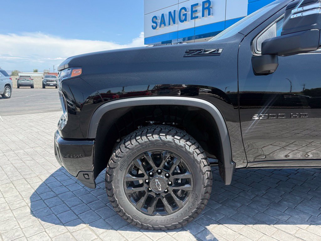 2026 Chevrolet Silverado 2500 HD LT view 5