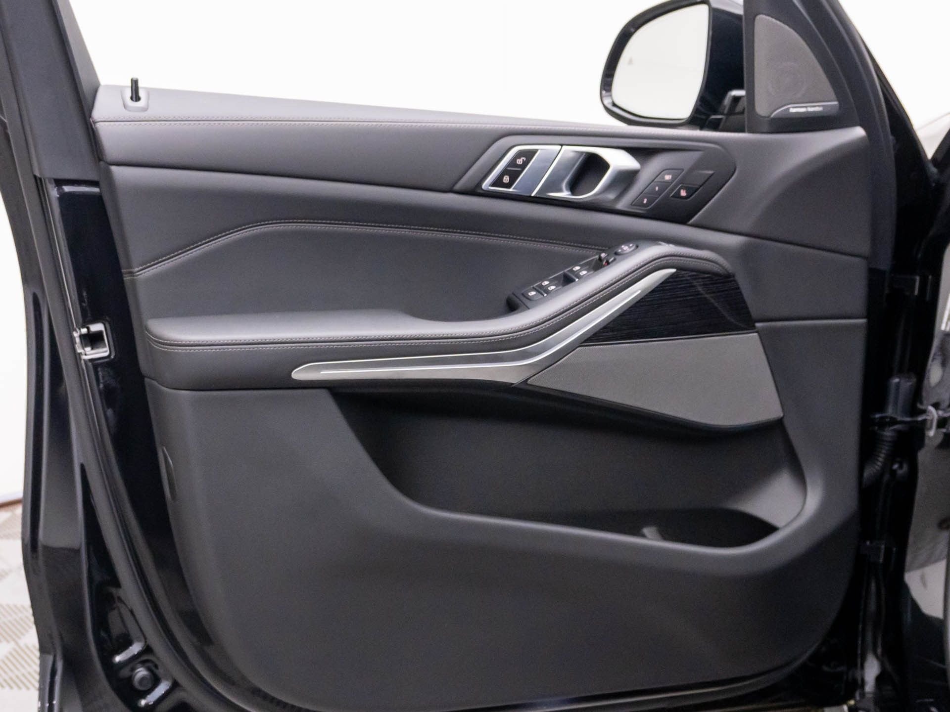 New 2026 Black Sapphire Metallic BMW xDrive40i image 14