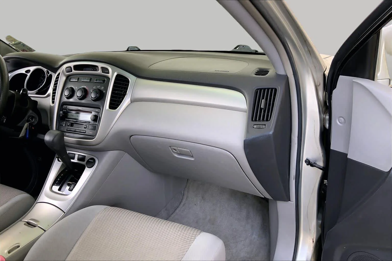 Used 2007 Millenium Silver Metallic Toyota  image 18