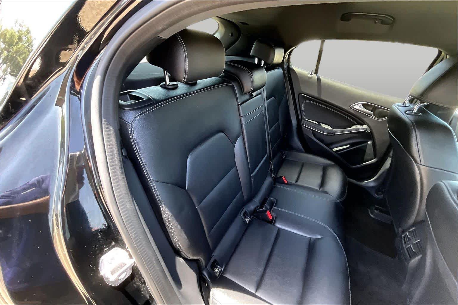 Used 2018 Night Black Mercedes-Benz GLA 250 image 19