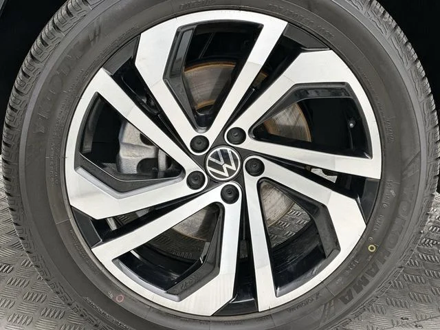 Used 2022 Gray Volkswagen SEL image 10