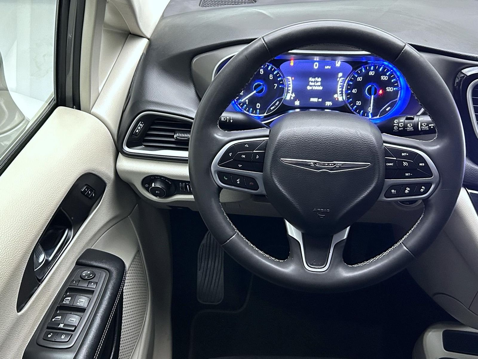 Used 2022 White Chrysler Touring L image 12