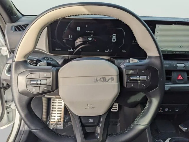 Used 2025 White Kia GT-Line Turbo image 24