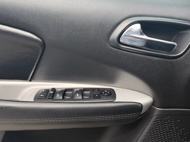 Used 2020 Gray Dodge SE image 19