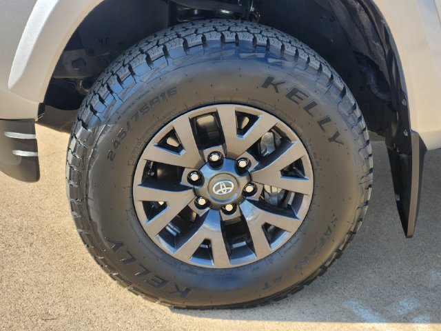 Used 2022 Silver Toyota SR5 image 17