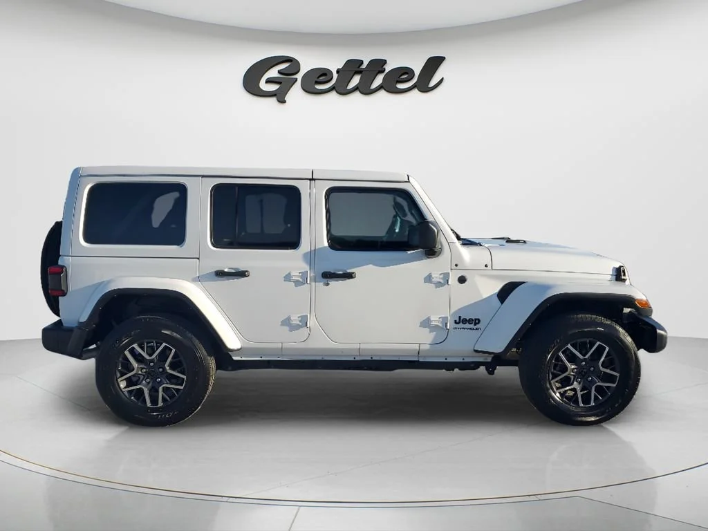 Used 2025 White Jeep 4-Door Sahara 4x4 image 4