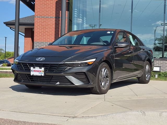 Used 2024 Gray Hyundai SEL image 3