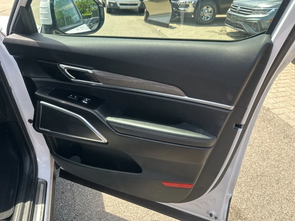 Used 2022 White Kia SX image 35
