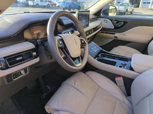 Used 2021 Blue Lincoln Reserve image 16