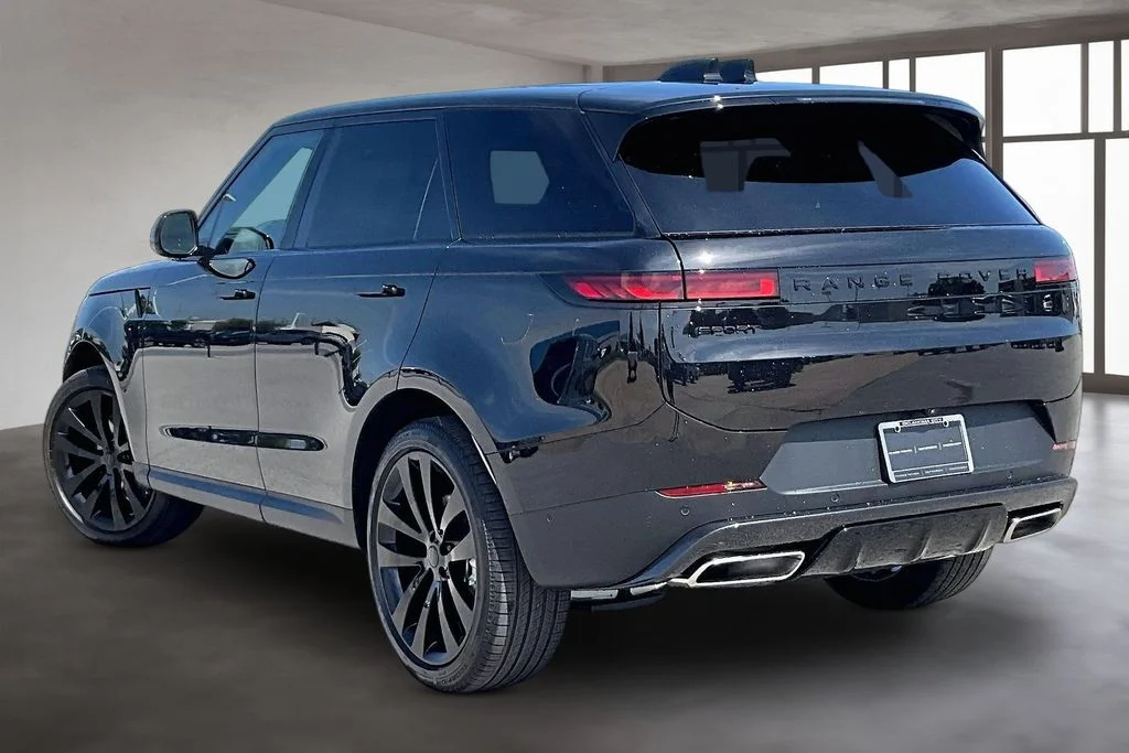 New 2026 Black Land Rover SE image 3