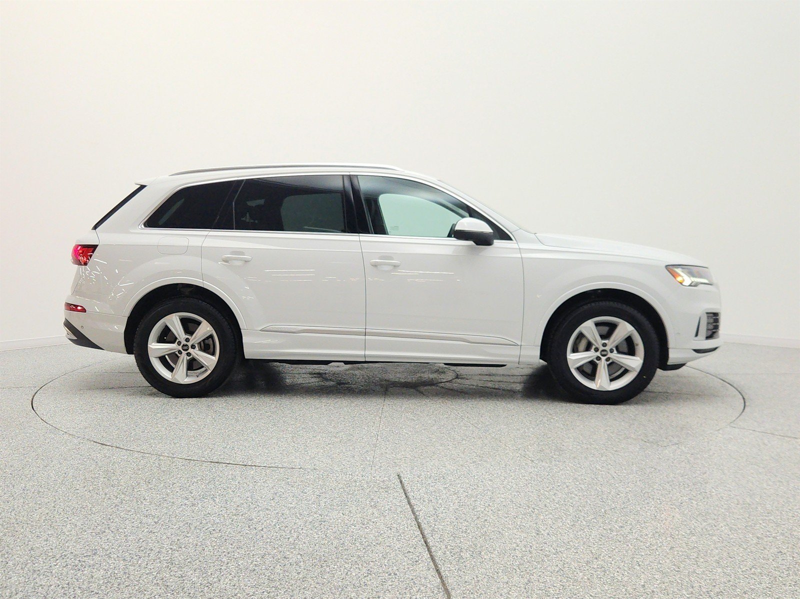 Used 2023 Glacier White Metallic Audi Premium Plus 45 TFSI quattro image 4