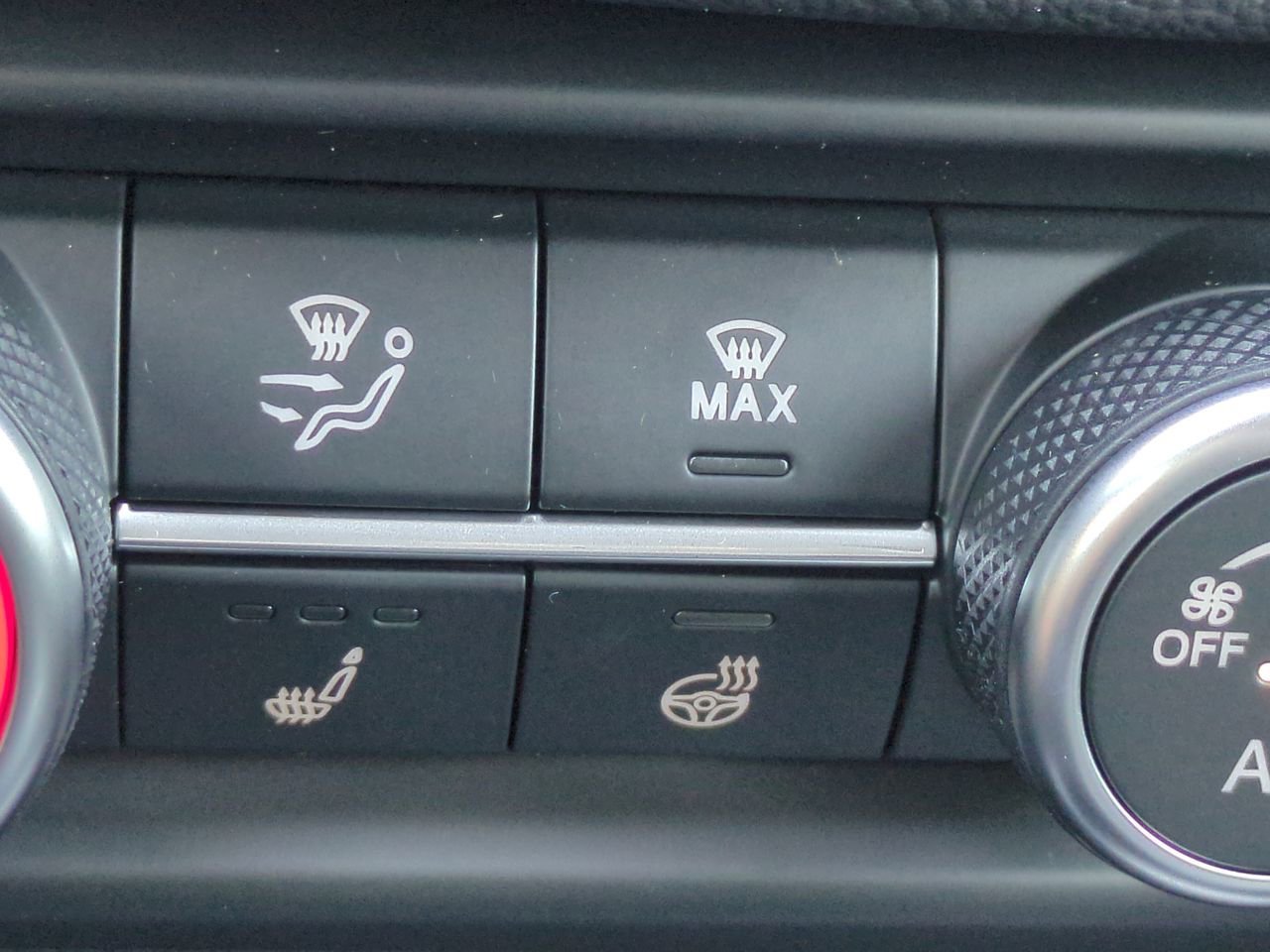 2025 Alfa Romeo Giulia Base - Photo 19