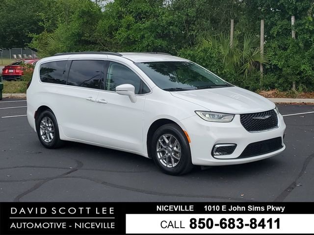 2021 Chrysler Pacifica Touring's photo