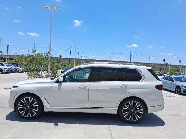 Used 2023 White BMW xDrive40i image 3