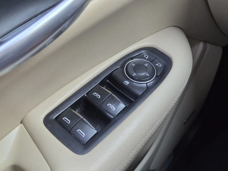Used 2018 Stellar Black Metallic Cadillac FWD image 19